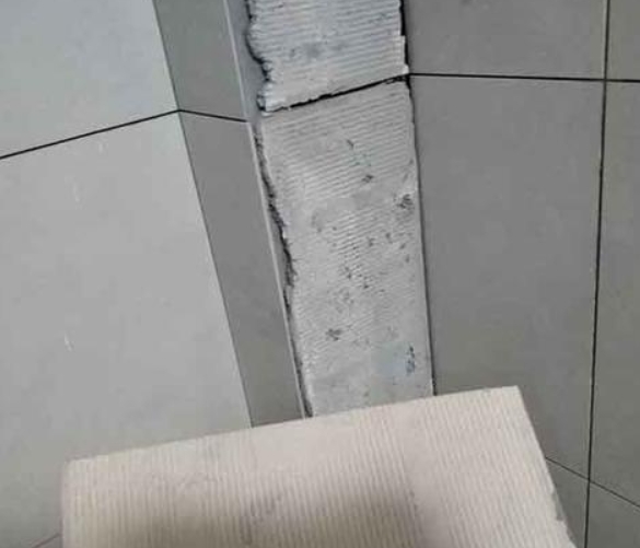 巫山瓷砖空鼓维修公司分享下厨房瓷砖脱落的补救措施。